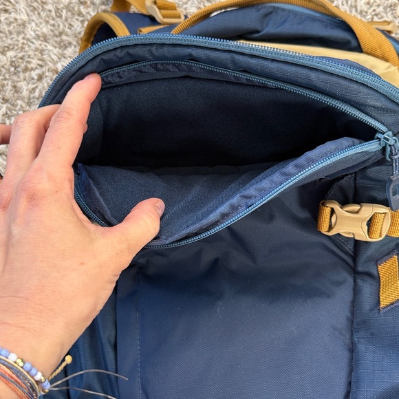 Dakine Mens Snowboarding Backpack Blue and Yellow Backpack - Picture 4 of 16